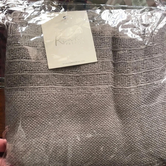 NWT Infinity Scarf Light Gray by Riah Fashion - Picture 2 of 4